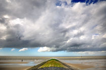 Buhne unter Wolkenhimmel auf Norderney by Thomas Schaefer