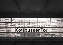 Kottbusser Tor U-Bahnhof: Berlin von Ron Greer