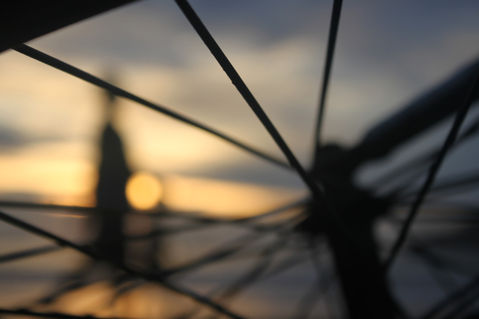 Sunset-thru-spokes-of-bicylcle