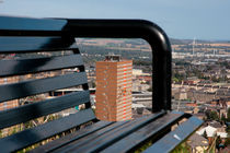 Dundee Multi Storey Flats - bench view von Buster Brown Photography