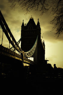tower bridge london by NICOLAS RINCON