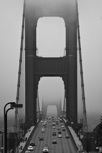 Misty Golden Gate B&W von Benjamin Niven