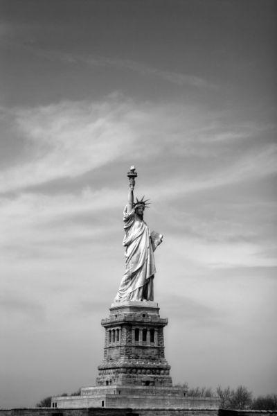 Statue-of-liberty-b-w