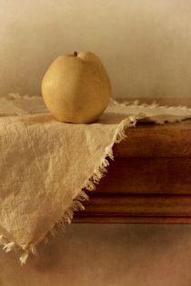 apple pear on a table 