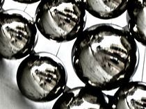 Polished metall balls by Maks Erlikh