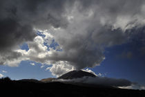 Wolkenstimmung am El Teide by ralf werner froelich