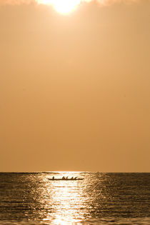 Kayaking at sunset  von Irina Moskalev