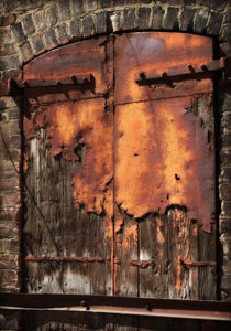 Rusted Door von Crystal Kepple