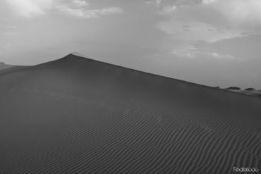 Erg-chebbi-dune-in-black-3-marocco-2011