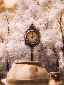 infrared clock by Mihail Leonard Bodor