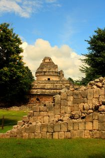 Observatorium Chichén Itzá - eine der bedeutendsten Ruinenstätten auf Yucatan by Mellieha Zacharias
