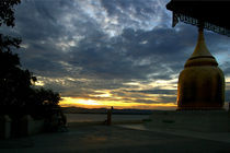 Sunset over the Irrawaddy River von RicardMN Photography