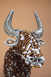 Beaded African Wire Cow von Neil Overy