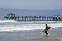 Surfer - Surfing Huntington Beach von Eye in Hand Gallery