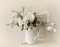 white Flower von lamade