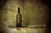 A lonely bottle by RicardMN Photography