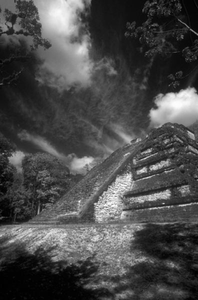 Tikal012bw