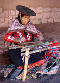 Weaving whith a waist loom by RicardMN Photography