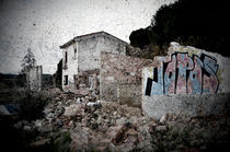 Ruins of an abandoned farm house by RicardMN Photography