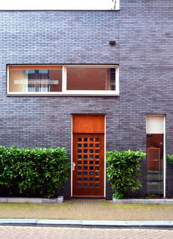 Amsterdam-contrast-architecture-door-and-window