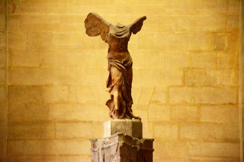 Paris-louvre-winged-victory-of-samothrace