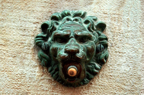 Venice-antique-lion-door-bell