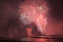 Fireworks at Parc de la Chute-Montmorency (Montmorency Falls Park) von Danita Delimont