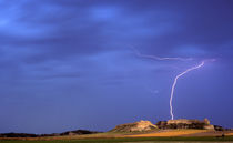 Lightning strikes buttes near Scottsbluff Nebraska von Danita Delimont