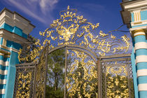 Gate detail and support towers at Catherine Palace von Danita Delimont