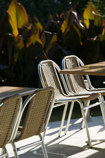 Becici Beach - Beach Cafe Tables and Chairs von Danita Delimont