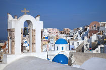 Bell tower and blue domes of church in village of Oia von Danita Delimont