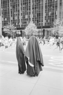 NEW YORK: New York City Nuns Watching NYC Marathon von Danita Delimont