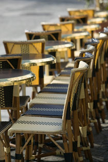 Beaubourg: Cafe Tables / Morning / Plateaux Beaubourg von Danita Delimont