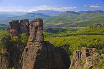 A walk throught Belogradchik Castle Ruins viewing the valley with rock formations von Danita Delimont