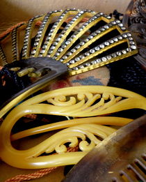 Vintage Combs and Barrettes von Lainie Wrightson
