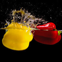 Paprika splash by Perry Dolmans