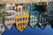 Tübingen - bunte Häuser spiegeln sich im Wasser von Matthias Hauser