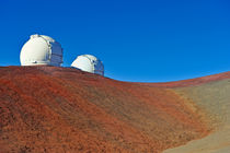 Astronomical observatory on Mauna Kea volcano von Sami Sarkis Photography