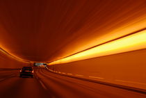 Traffic in tunnel von Sami Sarkis Photography