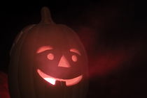 Illuminated Halloween pumpkin lantern made out of clay von Sami Sarkis Photography