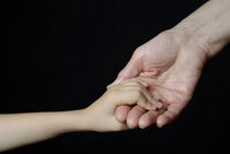Senior woman holding little girl's hand von Sami Sarkis Photography