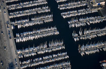 Sailboats at wharf von Sami Sarkis Photography