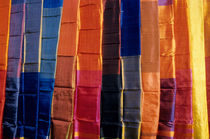 Brightly coloured egyptian scarves on display von Sami Sarkis Photography