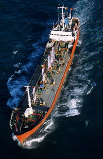 Oil tanker at sea von Sami Sarkis Photography