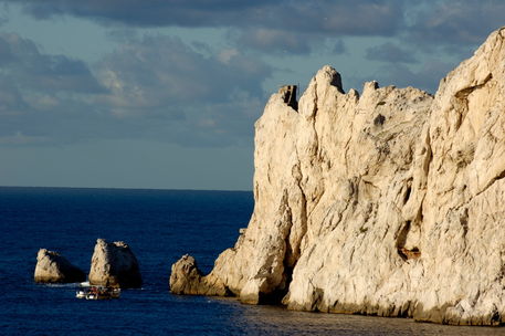 Rf-boat-cliffs-marseille-rocks-sailing-sea-mle465