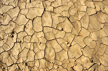 Rf-cracked-desert-dry-pattern-soil-var1003
