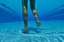 Woman's legs on pool floor von Sami Sarkis Photography