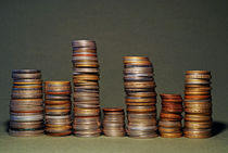 Stacks of various currency coins von Sami Sarkis Photography