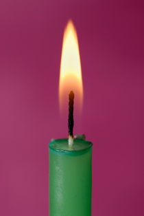 Burning candle von Sami Sarkis Photography