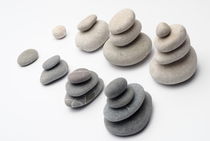 Stacks of white and gray pebbles von Sami Sarkis Photography